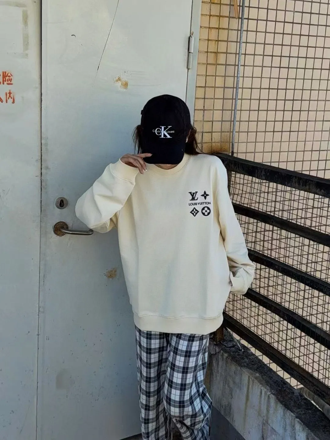 Louis Vuitton/Louis Vuitton 25Fw chest four-flower embroidery crew neck sweatshirt